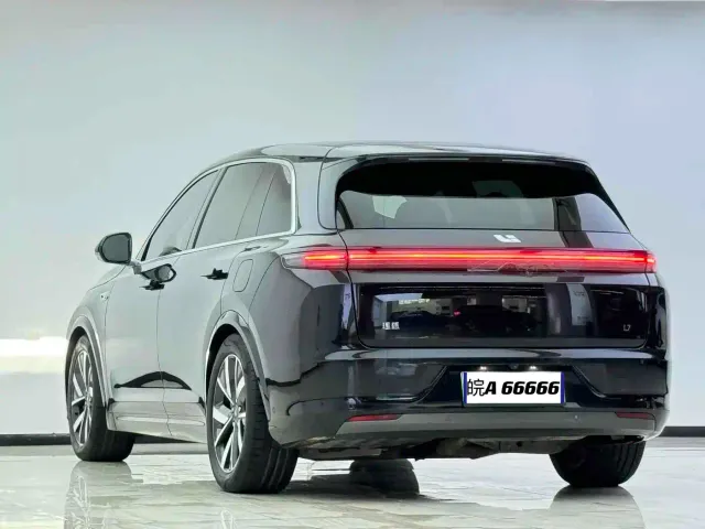 Li Auto L7 — Фото автомобиля 8