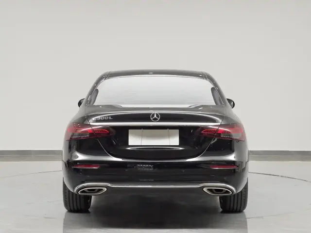 Mercedes-Benz E-Class — Фото автомобиля 7