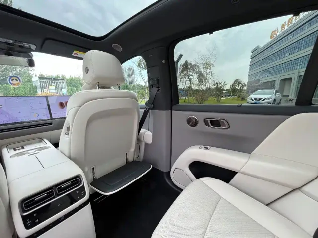Li Auto i6 — Фото автомобиля 11