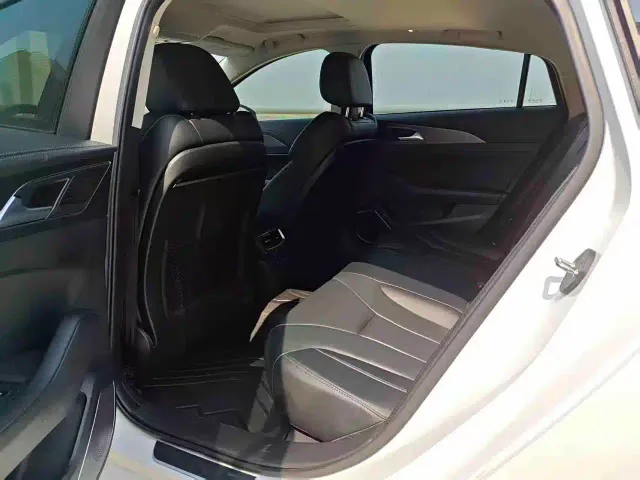 Hongqi H5 — Фото автомобиля 6