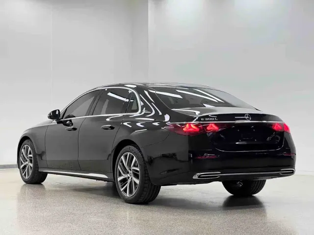 Mercedes-Benz E-Class — Фото автомобиля 30