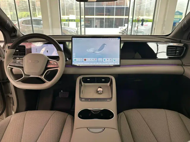 BYD Sealion 06 — Фото автомобиля 12