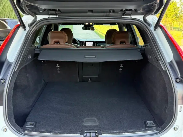 Volvo XC60 — Фото автомобиля 16