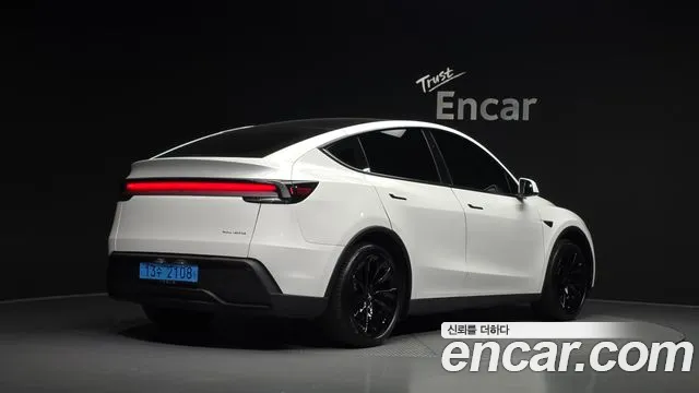 Tesla Model Y — Фото автомобиля 2