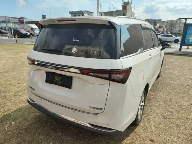 Wuling Jiachen — Фото автомобиля 6