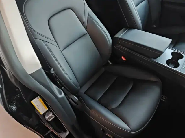Tesla Model Y — Фото автомобиля 24