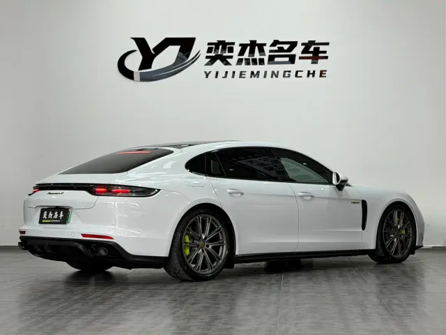 Porsche Panamera — Фото автомобиля 10