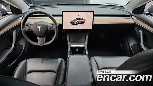 Tesla Model 3 — Фото автомобиля 10