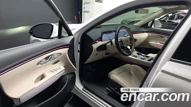Genesis GV70 — Фото автомобиля 10