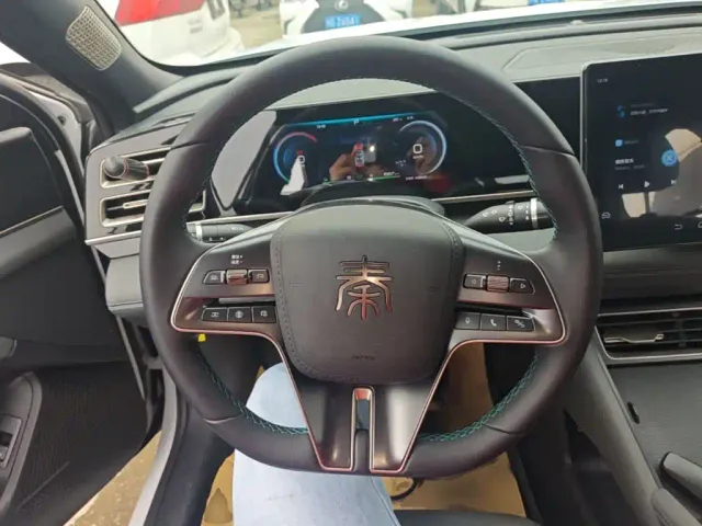 BYD Qin L — Фото автомобиля 10