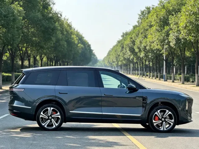 Nio ES8 — Фото автомобиля 3
