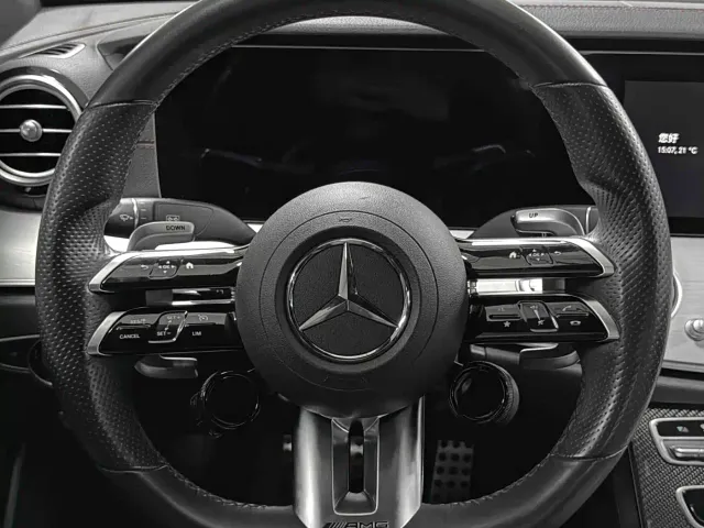 Mercedes-Benz E-Class AMG — Фото автомобиля 12
