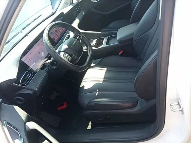 Roewe D7 — Фото автомобиля 14