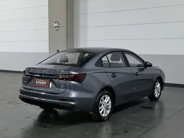 Roewe i5 — Фото автомобиля 2