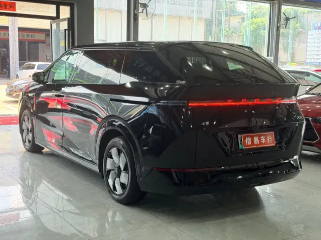 Xpeng X9 — Фото автомобиля 5