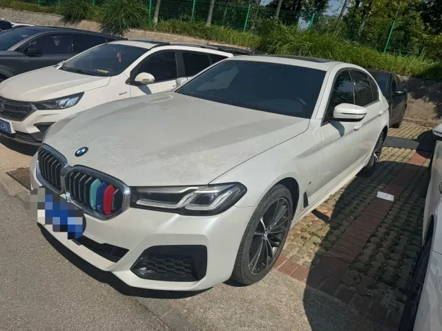 Фотография автомобиля — BMW 5 Series