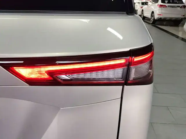 Wuling Jiachen — Фото автомобиля 7