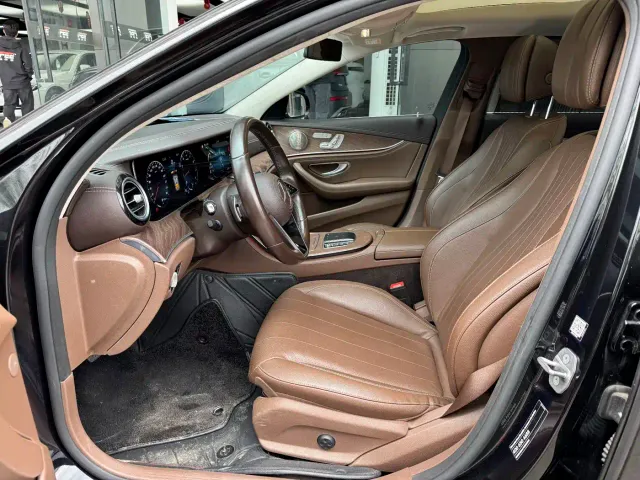 Mercedes-Benz E-Class — Фото автомобиля 11