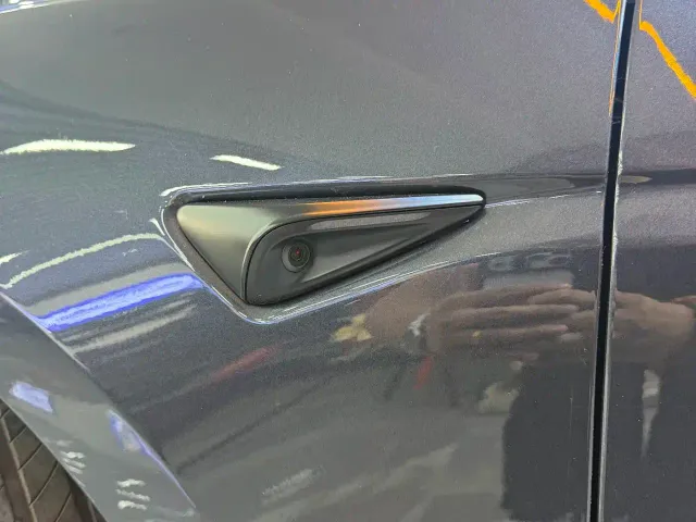 Tesla Model 3 — Фото автомобиля 9