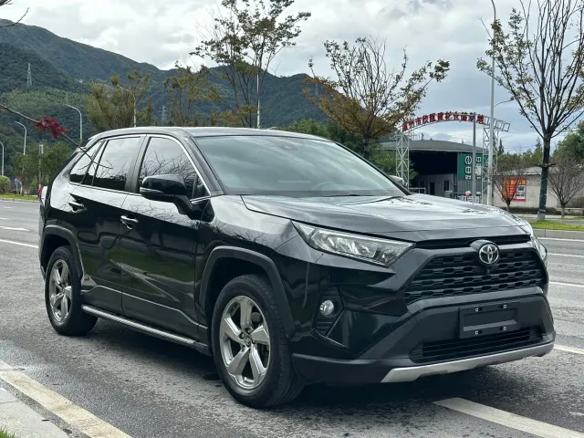 Toyota RAV4 — Фото автомобиля 3
