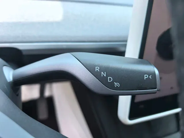 Tesla Model Y — Фото автомобиля 16