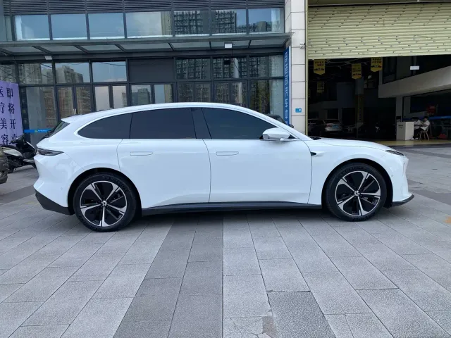 Nio ET5 Touring — Фото автомобиля 4