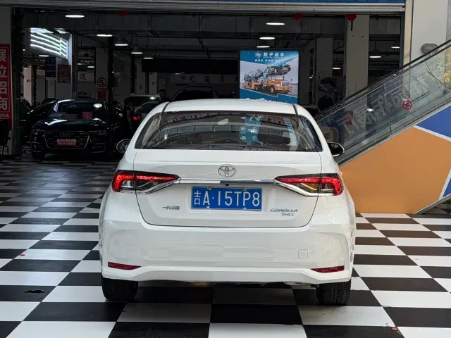 Toyota Corolla — Фото автомобиля 6
