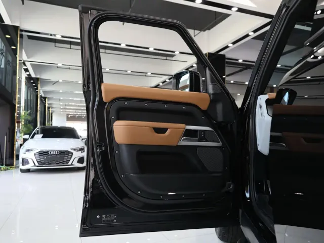 Land Rover Defender — Фото автомобиля 5