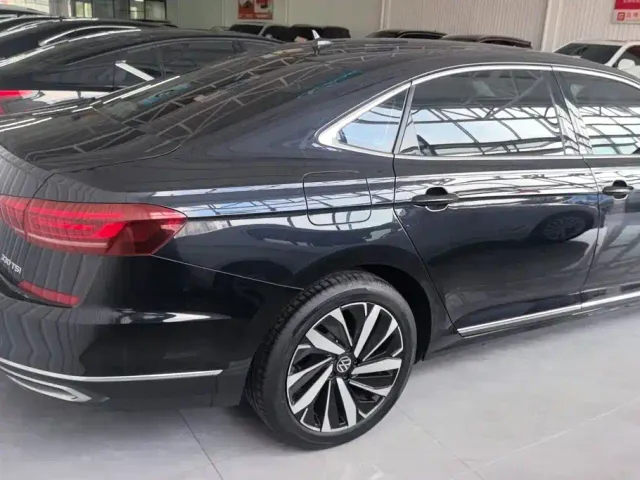Volkswagen Passat — Фото автомобиля 3