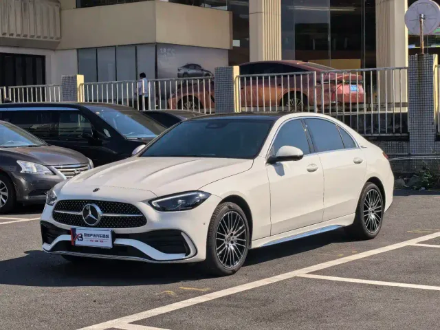 Фотография автомобиля — Mercedes-Benz C-Class