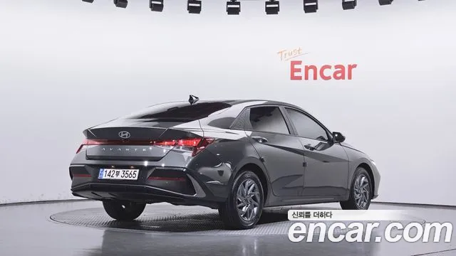 Hyundai Avante CN7 — Фото автомобиля 2