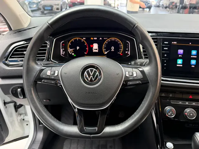 Volkswagen T-Roc — Фото автомобиля 8