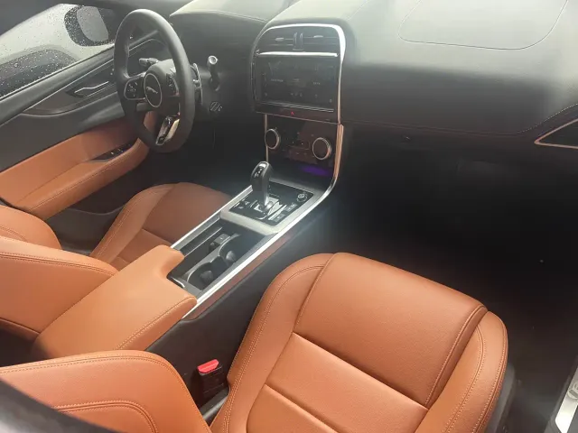 Jaguar XEL — Фото автомобиля 10