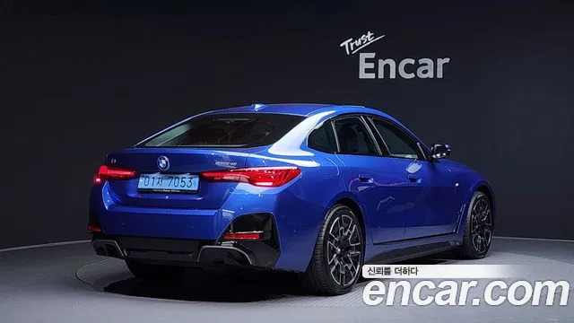 BMW i4 — Фото автомобиля 2