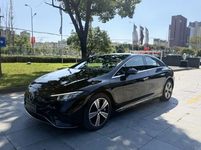Фотография автомобиля — Mercedes-Benz EQE