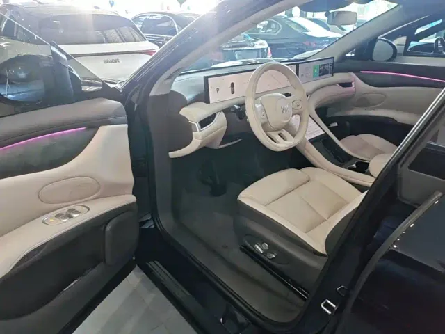 IM Motors LS6 — Фото автомобиля 11