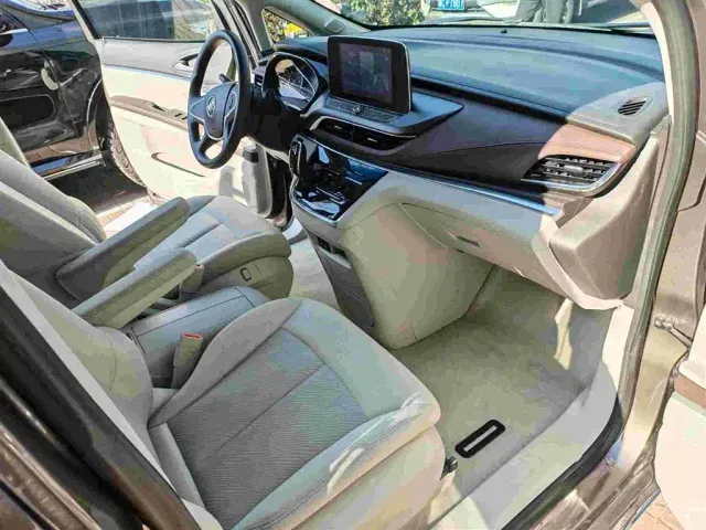 Buick GL8 — Фото автомобиля 9