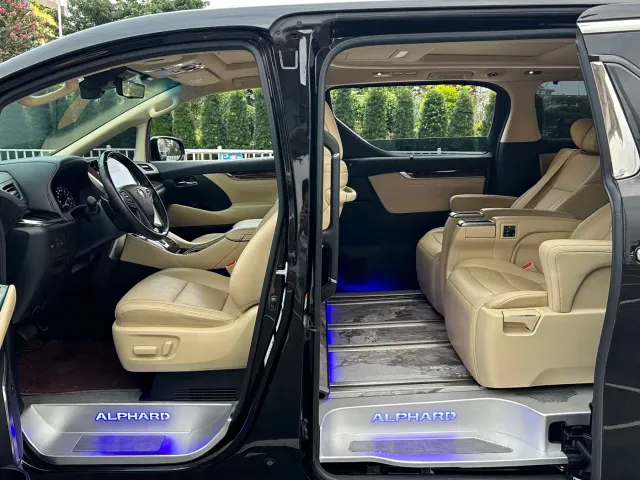Toyota Alphard — Фото автомобиля 11