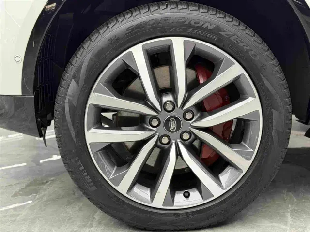 Land Rover Discovery — Фото автомобиля 4