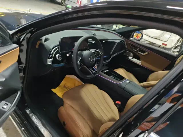 Mercedes-Benz E-Class — Фото автомобиля 2