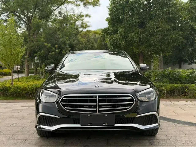 Mercedes-Benz E-Class — Фото автомобиля 2