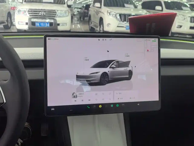 Tesla Model 3 — Фото автомобиля 14