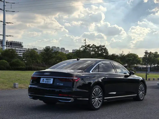 Audi A8 — Фото автомобиля 16