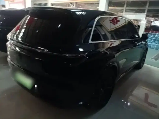 Li Auto L8 — Фото автомобиля 6