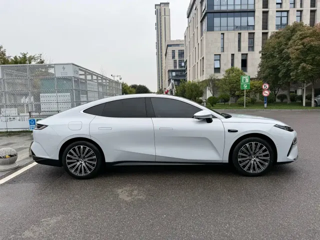 Geely Galaxy Xingyao 8 — Фото автомобиля 4