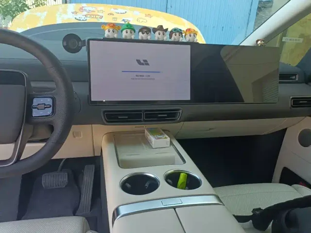 Li Auto MEGA — Фото автомобиля 12