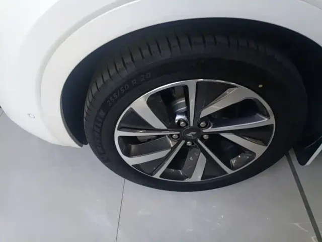 Li Auto ONE — Фото автомобиля 22