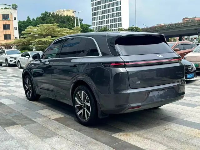 Li Auto L7 — Фото автомобиля 10