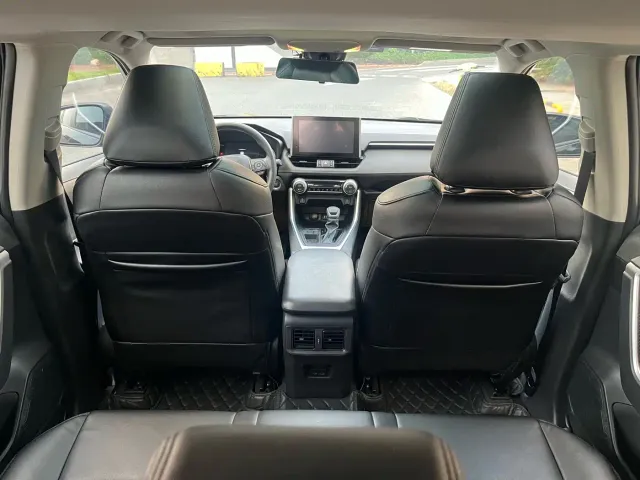 Toyota RAV4 — Фото автомобиля 21