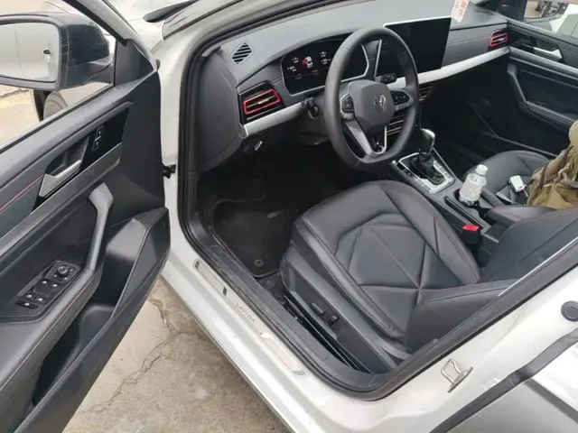 Volkswagen Lavida — Фото автомобиля 15